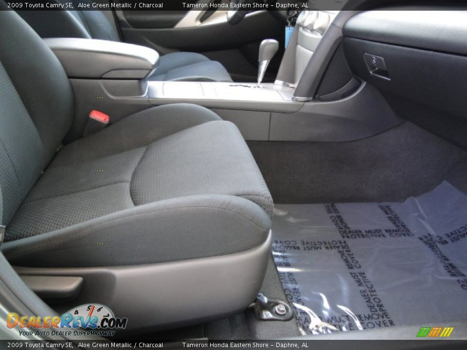 2009 Toyota Camry SE Aloe Green Metallic / Charcoal Photo #25