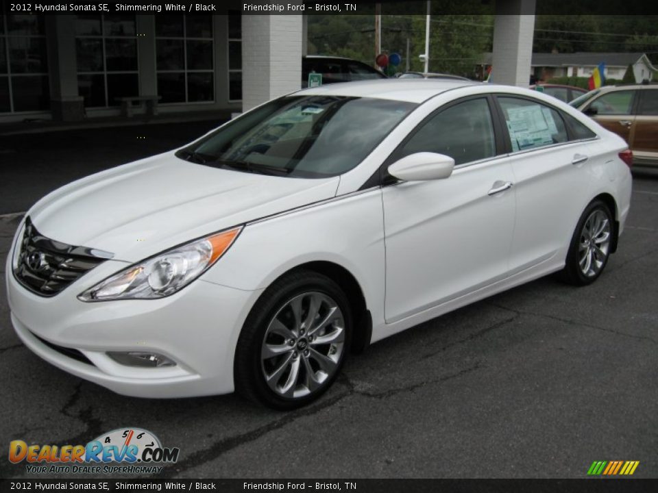 Front 3/4 View of 2012 Hyundai Sonata SE Photo #2