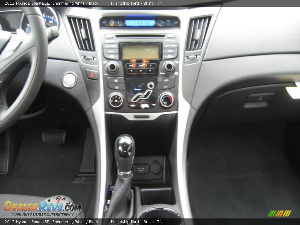 Controls of 2012 Hyundai Sonata SE Photo #23