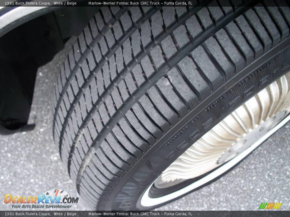 1991 Buick Riviera Coupe White / Beige Photo #10
