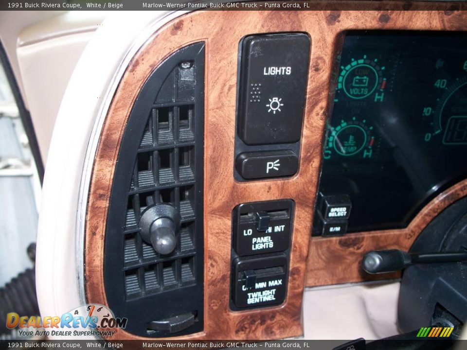 1991 Buick Riviera Coupe White / Beige Photo #22