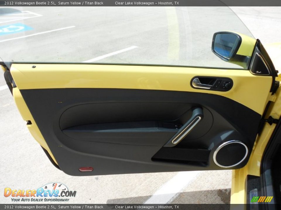 Door Panel of 2012 Volkswagen Beetle 2.5L Photo #10