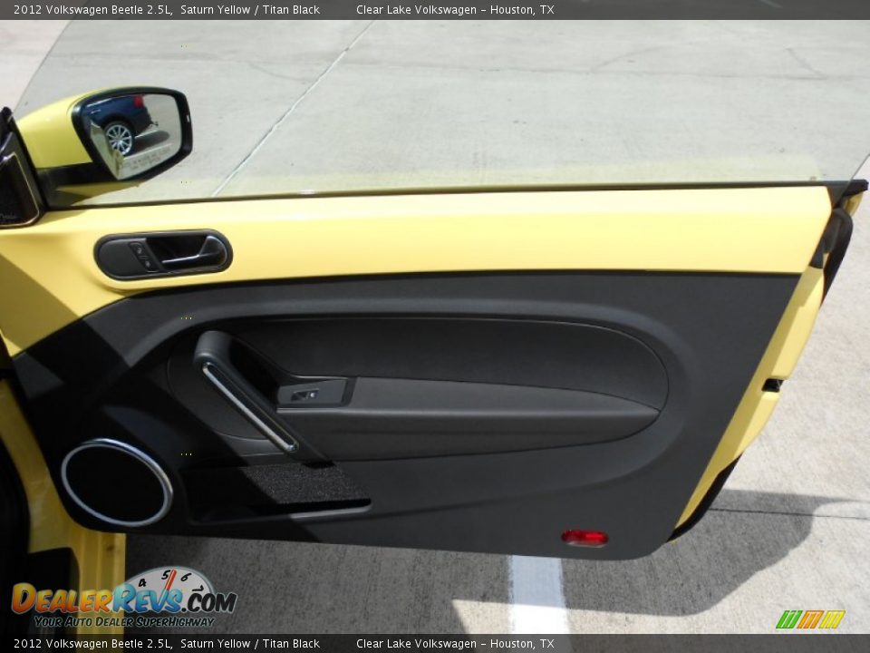 Door Panel of 2012 Volkswagen Beetle 2.5L Photo #12