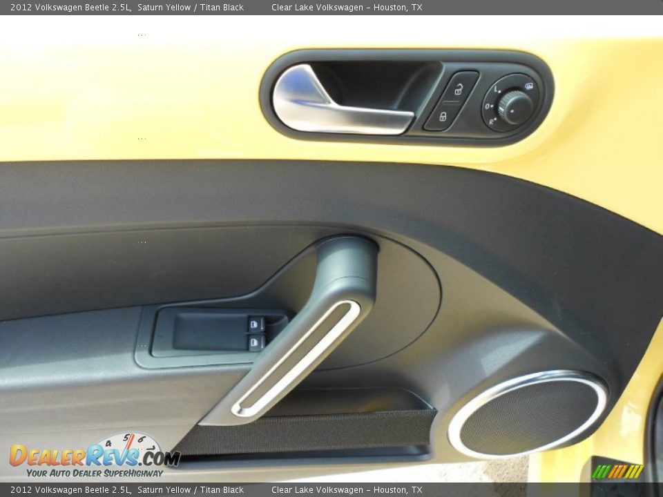 Door Panel of 2012 Volkswagen Beetle 2.5L Photo #20