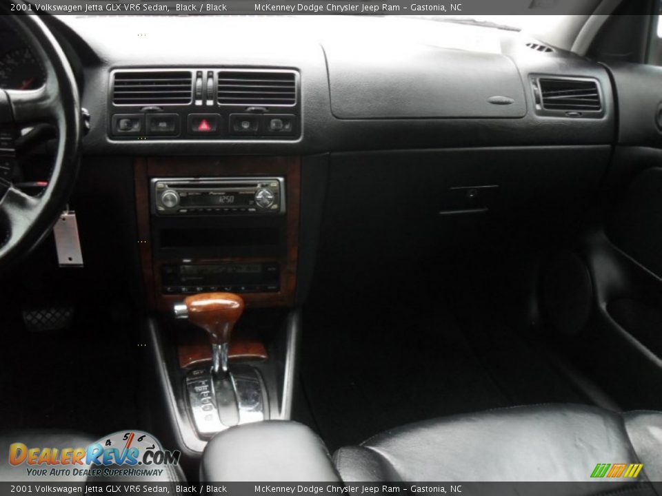 2001 Volkswagen Jetta GLX VR6 Sedan Black / Black Photo #17
