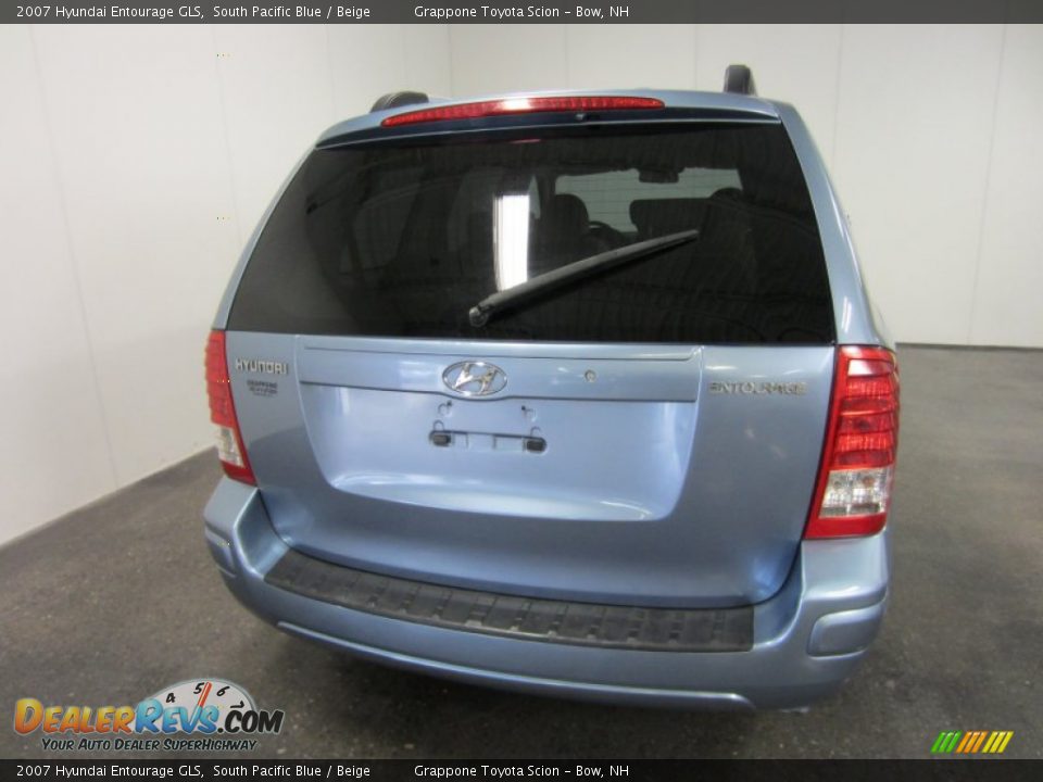 2007 Hyundai Entourage GLS South Pacific Blue / Beige Photo #9