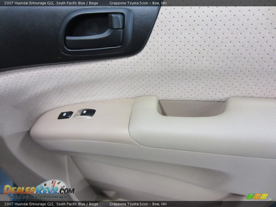 2007 Hyundai Entourage GLS South Pacific Blue / Beige Photo #17