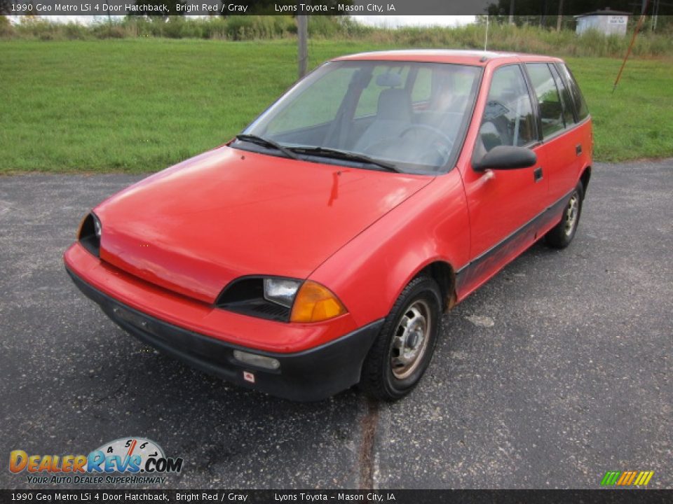 Front 3/4 View of 1990 Geo Metro LSi 4 Door Hatchback Photo #1
