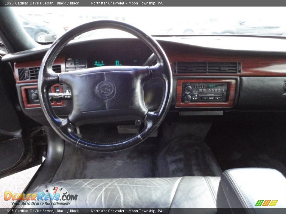 Dashboard of 1995 Cadillac DeVille Sedan Photo #11