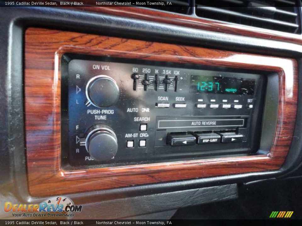 Audio System of 1995 Cadillac DeVille Sedan Photo #13