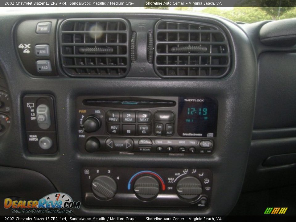 Audio System of 2002 Chevrolet Blazer LS ZR2 4x4 Photo #16