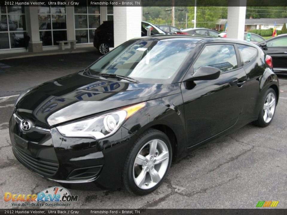 Front 3/4 View of 2012 Hyundai Veloster  Photo #2