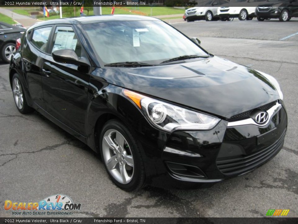 Front 3/4 View of 2012 Hyundai Veloster  Photo #4