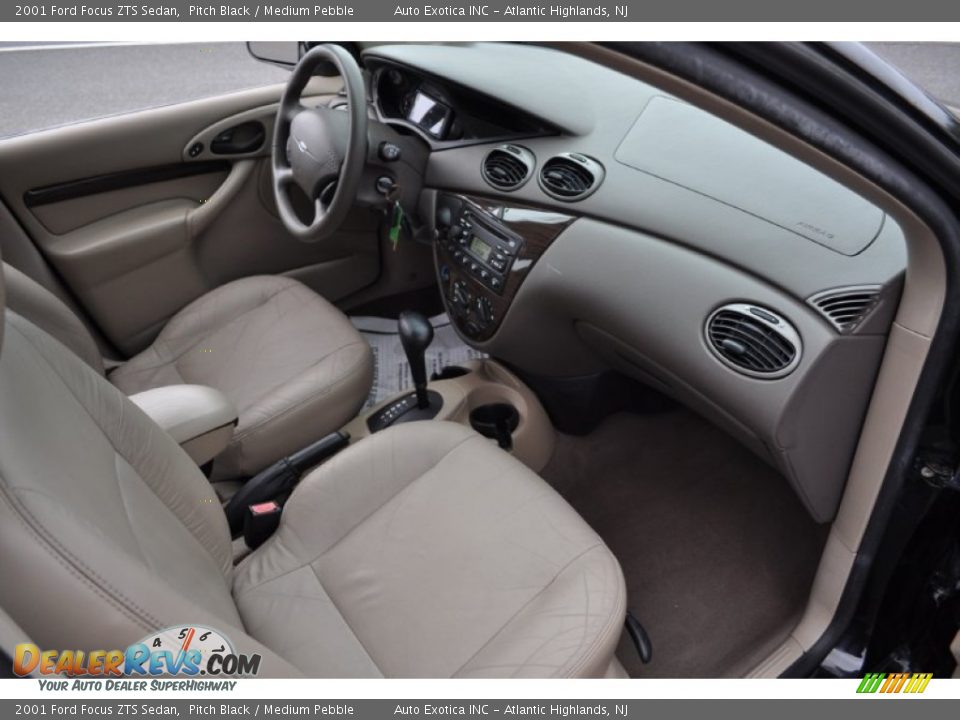 Dashboard of 2001 Ford Focus ZTS Sedan Photo #7