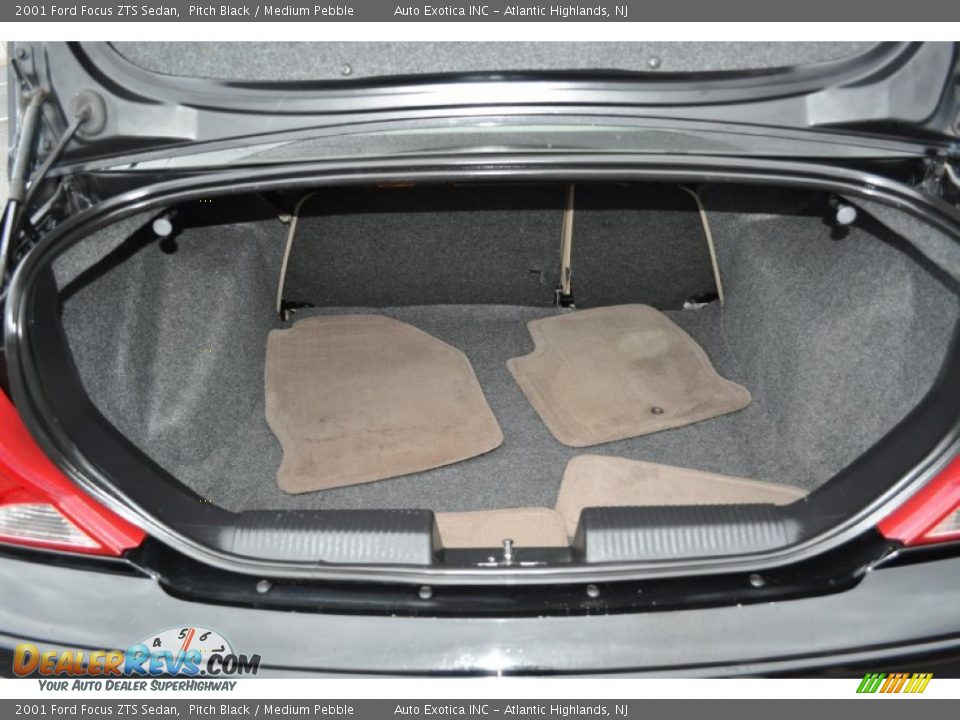 2001 Ford Focus ZTS Sedan Trunk Photo #8