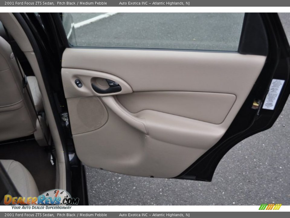 Door Panel of 2001 Ford Focus ZTS Sedan Photo #22