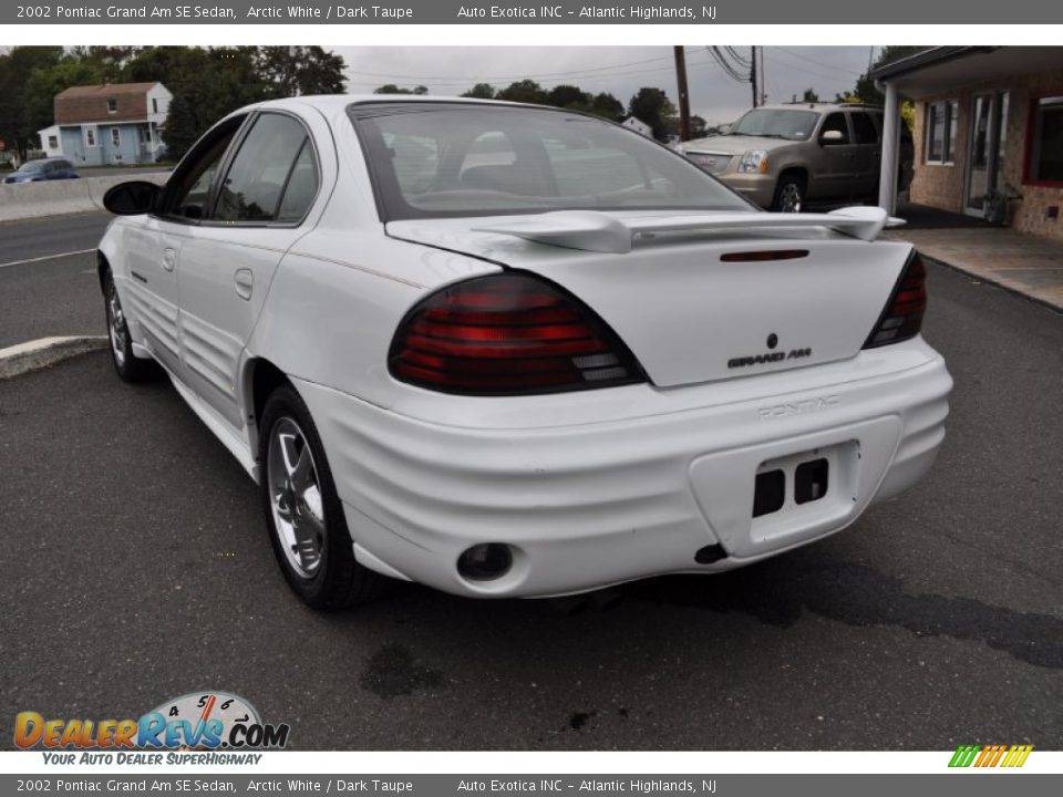 2002 Pontiac Grand Am SE Sedan Arctic White / Dark Taupe Photo #2