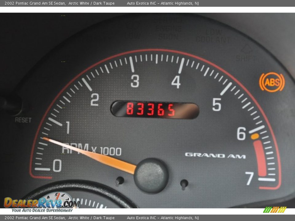 2002 Pontiac Grand Am SE Sedan Arctic White / Dark Taupe Photo #12