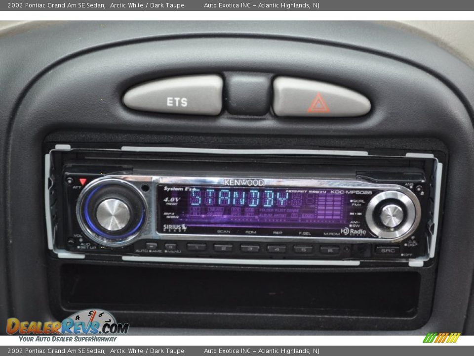 2002 Pontiac Grand Am SE Sedan Arctic White / Dark Taupe Photo #13