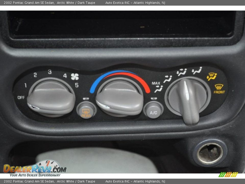 Controls of 2002 Pontiac Grand Am SE Sedan Photo #14