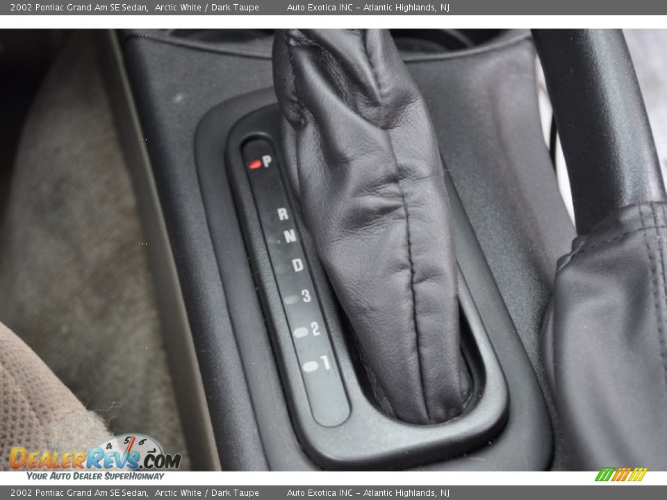 2002 Pontiac Grand Am SE Sedan Arctic White / Dark Taupe Photo #16