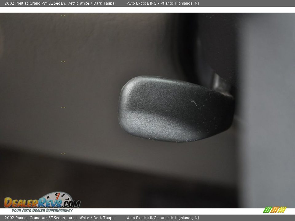 2002 Pontiac Grand Am SE Sedan Arctic White / Dark Taupe Photo #19