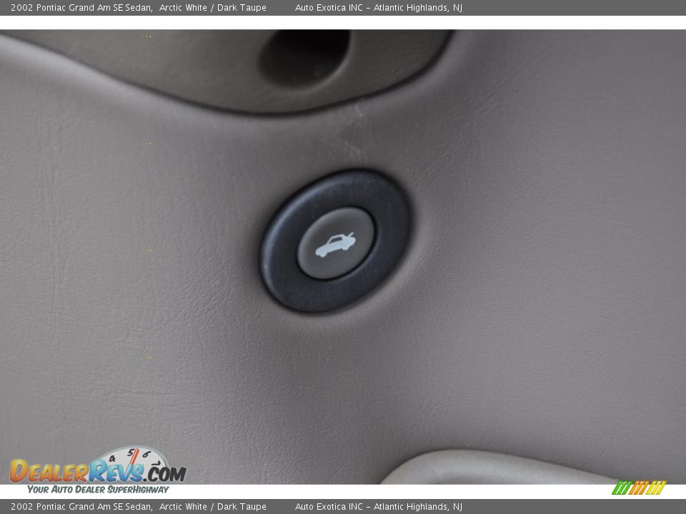 2002 Pontiac Grand Am SE Sedan Arctic White / Dark Taupe Photo #20