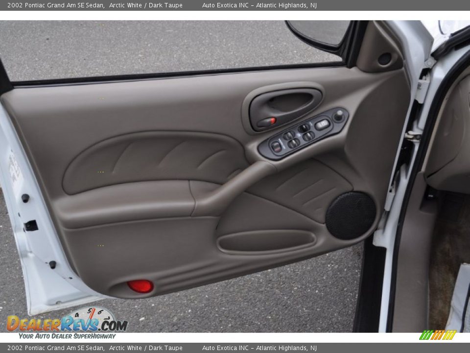 Door Panel of 2002 Pontiac Grand Am SE Sedan Photo #21