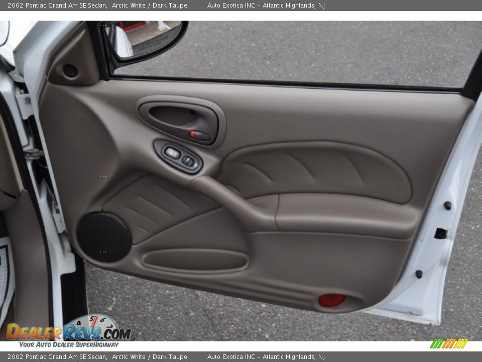 Door Panel of 2002 Pontiac Grand Am SE Sedan Photo #22