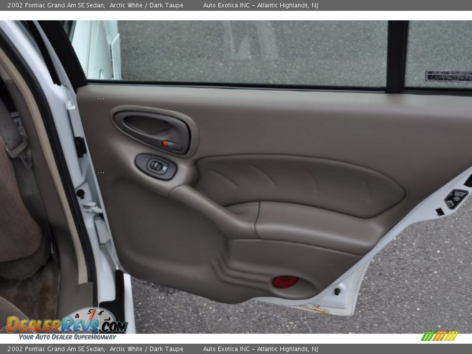 Door Panel of 2002 Pontiac Grand Am SE Sedan Photo #23
