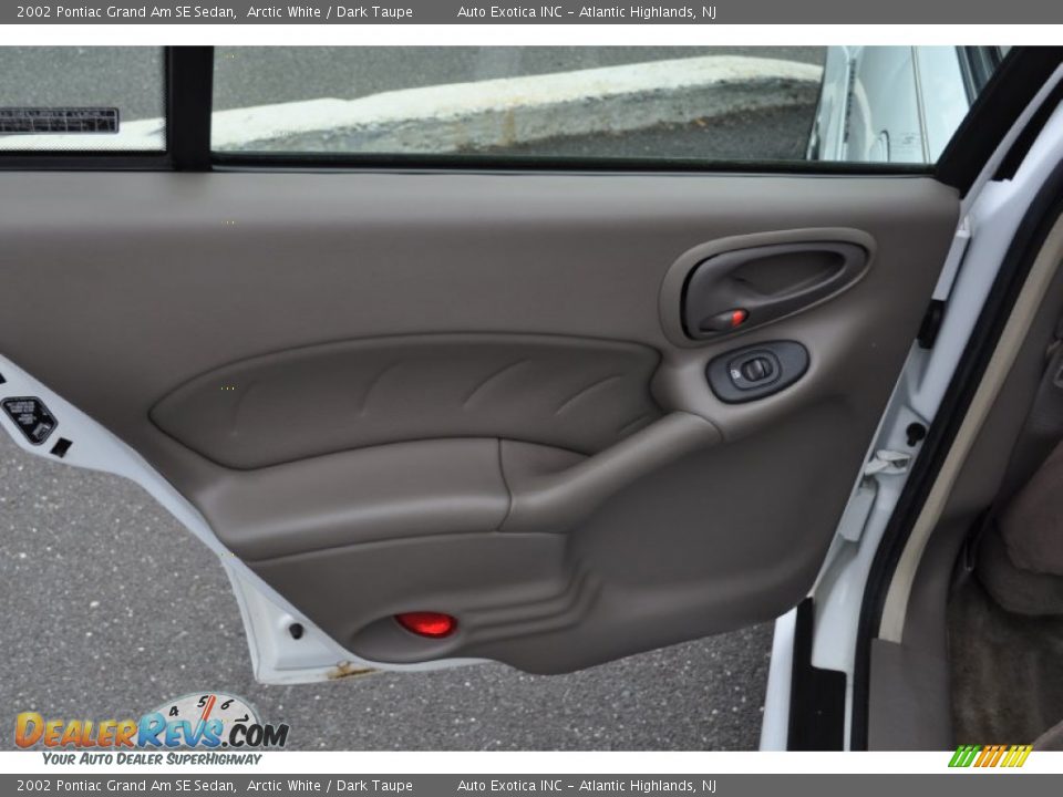 Door Panel of 2002 Pontiac Grand Am SE Sedan Photo #24