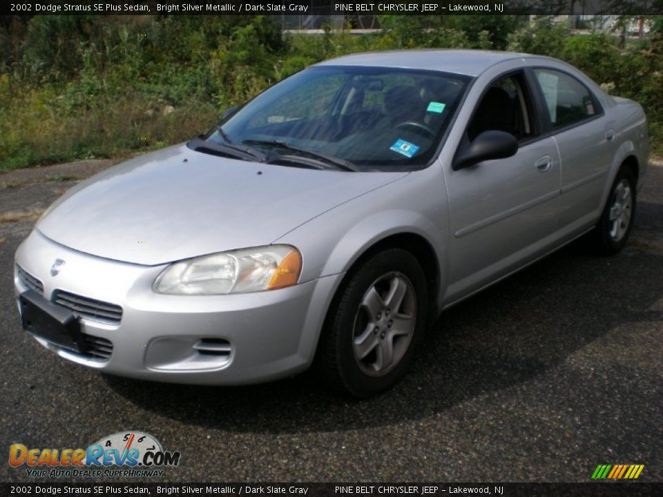 Front 3/4 View of 2002 Dodge Stratus SE Plus Sedan Photo #1