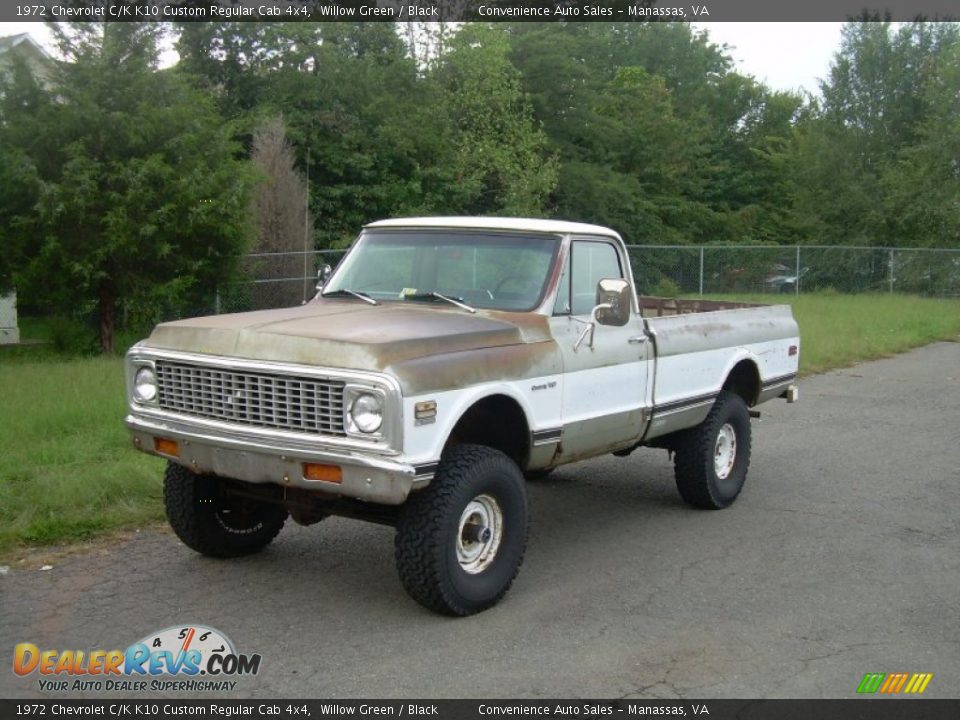 Front 3/4 View of 1972 Chevrolet C/K K10 Custom Regular Cab 4x4 Photo #3