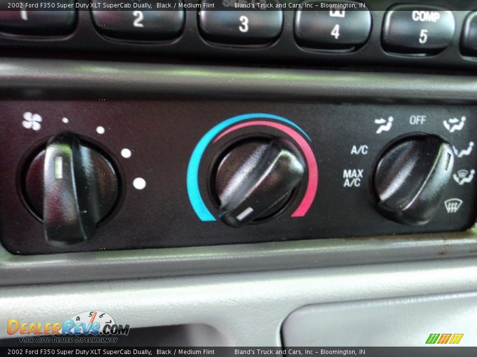 Controls of 2002 Ford F350 Super Duty XLT SuperCab Dually Photo #10