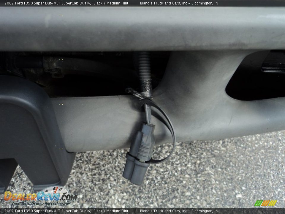 2002 Ford F350 Super Duty XLT SuperCab Dually Black / Medium Flint Photo #27