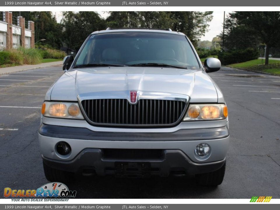 1999 Lincoln Navigator 4x4 Silver Metallic / Medium Graphite Photo #2