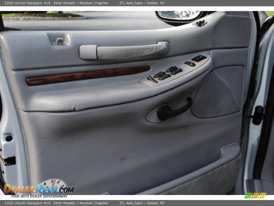 1999 Lincoln Navigator 4x4 Silver Metallic / Medium Graphite Photo #11
