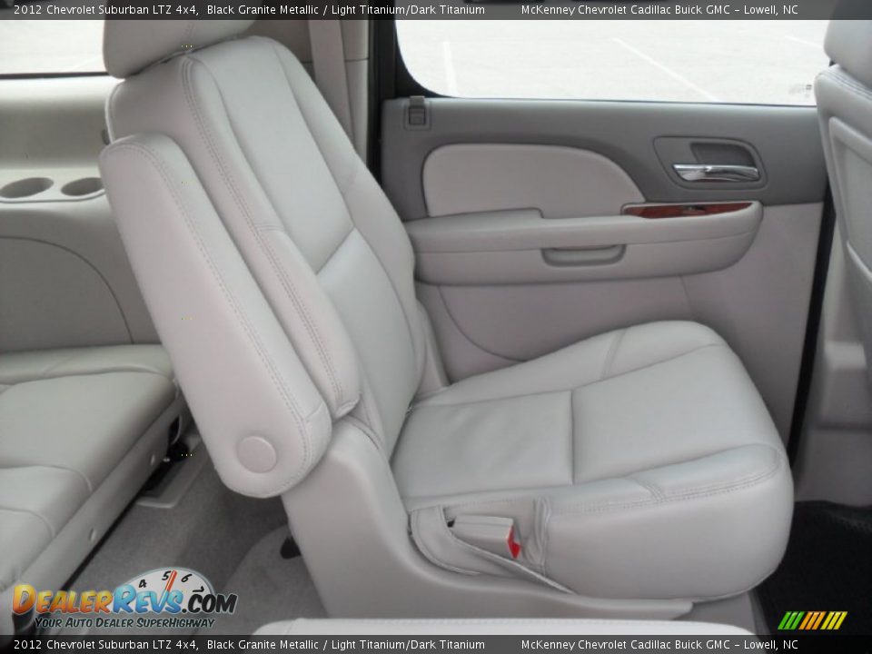 Light Titanium/Dark Titanium Interior - 2012 Chevrolet Suburban LTZ 4x4 Photo #24