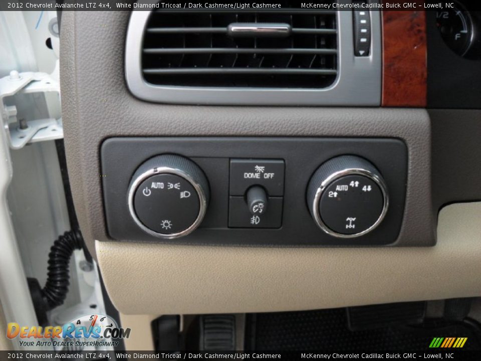 Controls of 2012 Chevrolet Avalanche LTZ 4x4 Photo #11