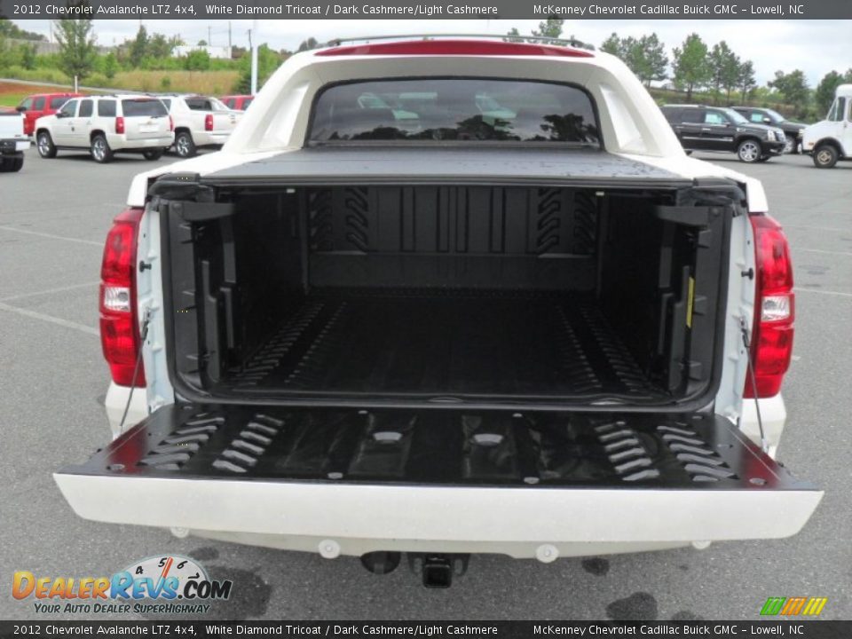 2012 Chevrolet Avalanche LTZ 4x4 White Diamond Tricoat / Dark Cashmere/Light Cashmere Photo #19