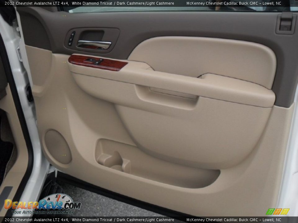 2012 Chevrolet Avalanche LTZ 4x4 White Diamond Tricoat / Dark Cashmere/Light Cashmere Photo #23