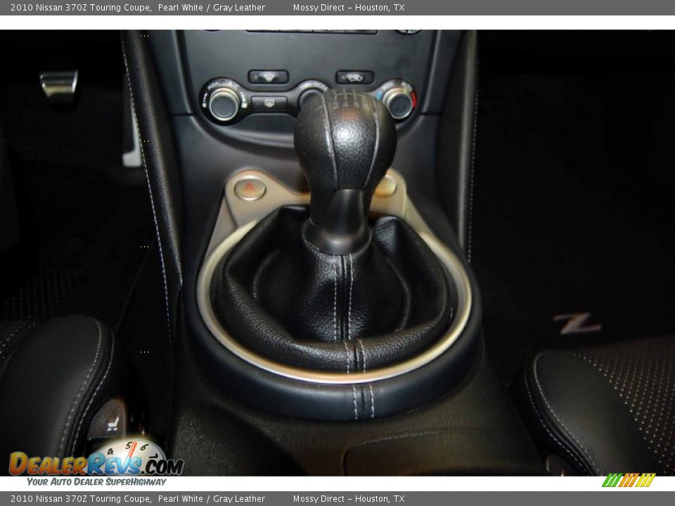 2010 Nissan 370Z Touring Coupe Shifter Photo #17