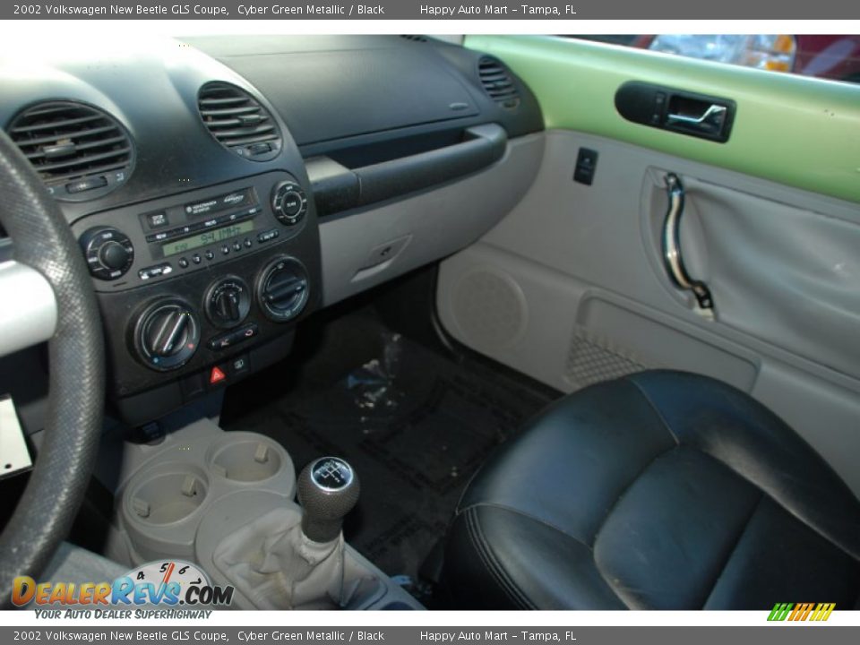 2002 Volkswagen New Beetle GLS Coupe Cyber Green Metallic / Black Photo #9