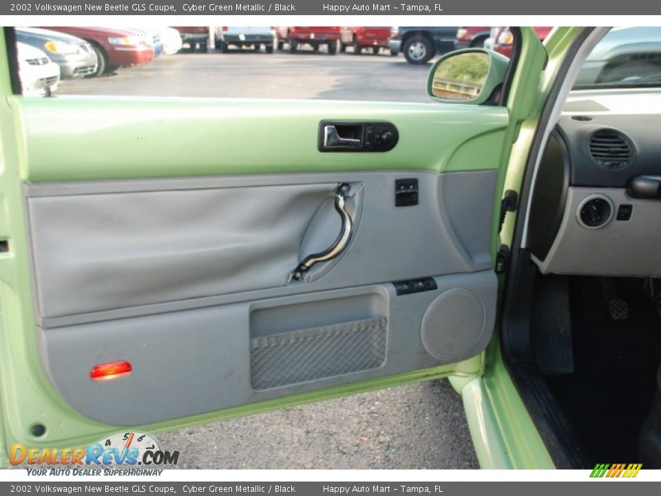 Door Panel of 2002 Volkswagen New Beetle GLS Coupe Photo #16