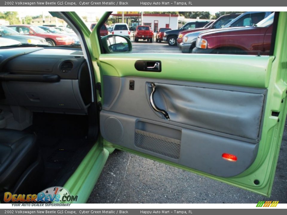 2002 Volkswagen New Beetle GLS Coupe Cyber Green Metallic / Black Photo #17