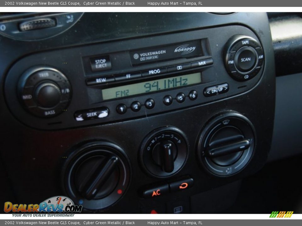 2002 Volkswagen New Beetle GLS Coupe Cyber Green Metallic / Black Photo #20