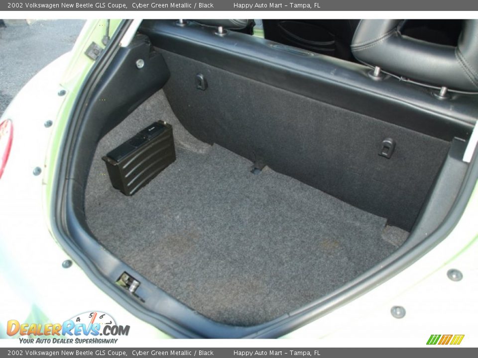 2002 Volkswagen New Beetle GLS Coupe Trunk Photo #25
