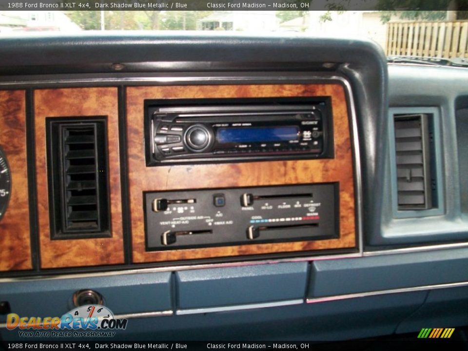 Controls of 1988 Ford Bronco II XLT 4x4 Photo #11
