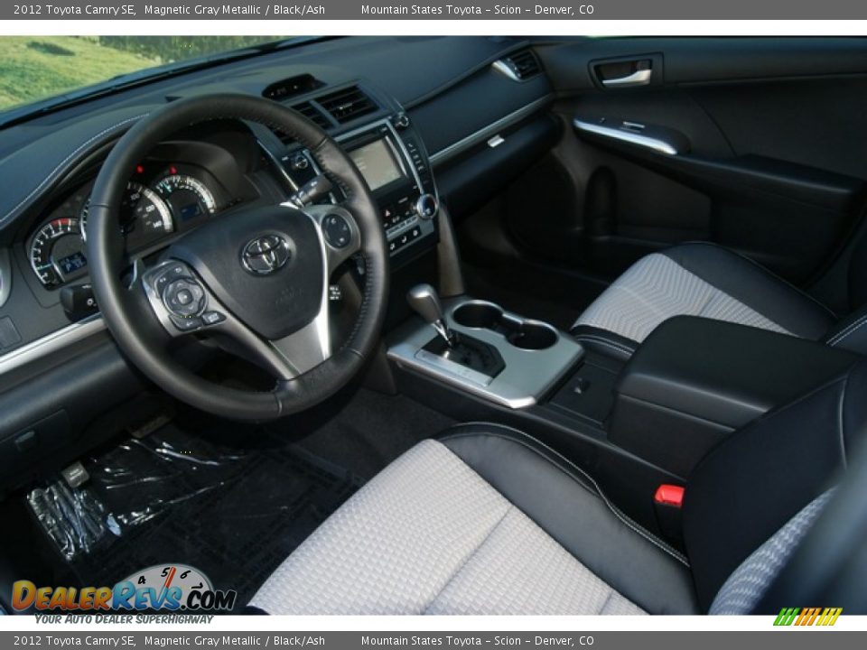 Black Ash Interior 2012 Toyota Camry SE Photo 6 DealerRevs