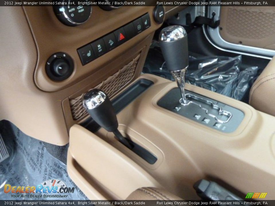 2012 Jeep Wrangler Unlimited Sahara 4x4 Shifter Photo #22